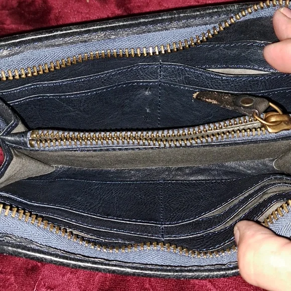 Camelia modern vintage leather clutch - Picture 3 of 4